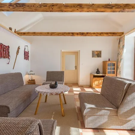 Дом отдыха Four-bedroom In Citluk