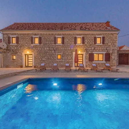 Four-bedroom In Citluk