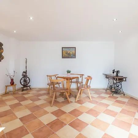 Four-bedroom In Holiday home Citluk