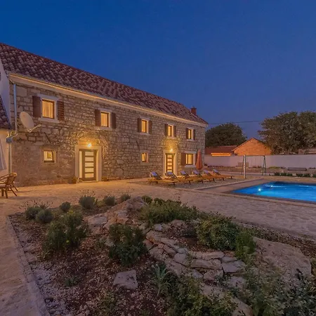 Four-bedroom In Citluk