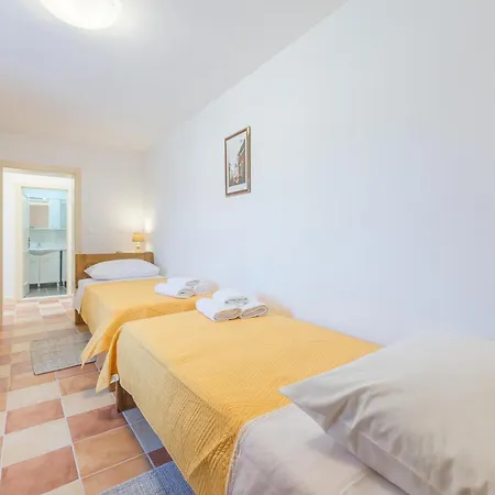 Four-bedroom In Citluk