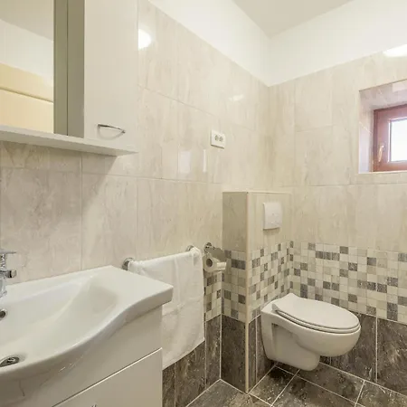 Four-bedroom In Semesterbostad Citluk