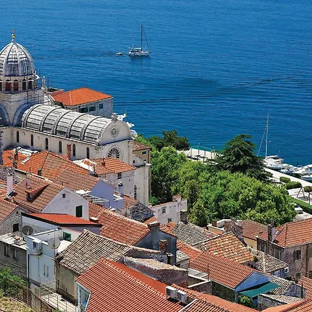 Дом отдыха Four-bedroom In *