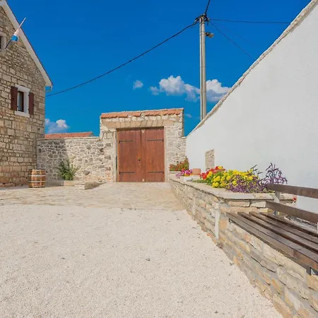 Four-bedroom In Citluk