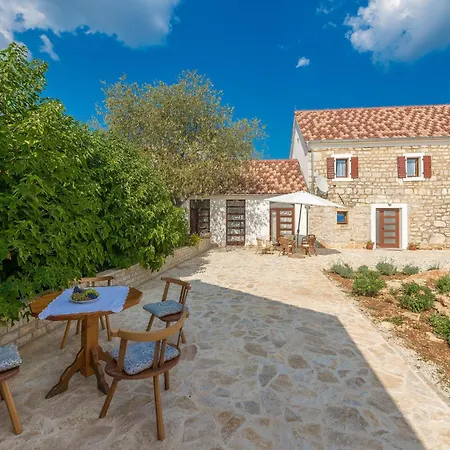 Four-bedroom In Vikendica Citluk