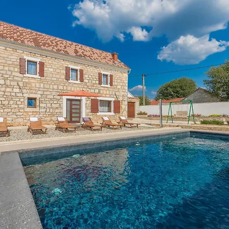 Four-bedroom In * Citluk