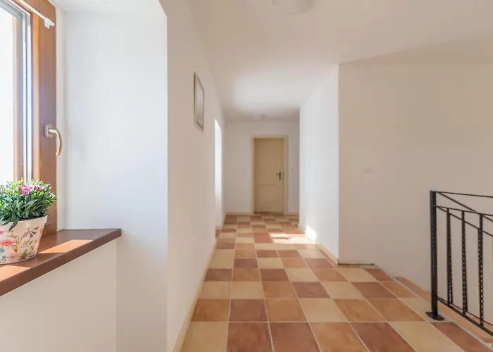 Four-bedroom In Vikendica