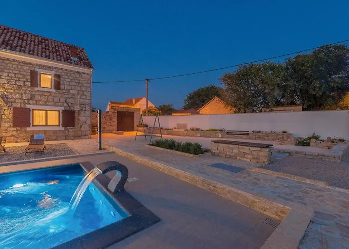 Vakantiehuis Four-bedroom In *