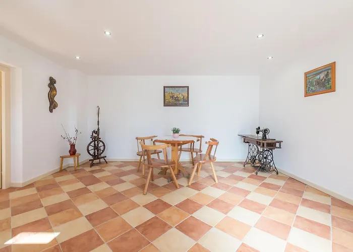 Four-bedroom In Vakantiehuis Citluk