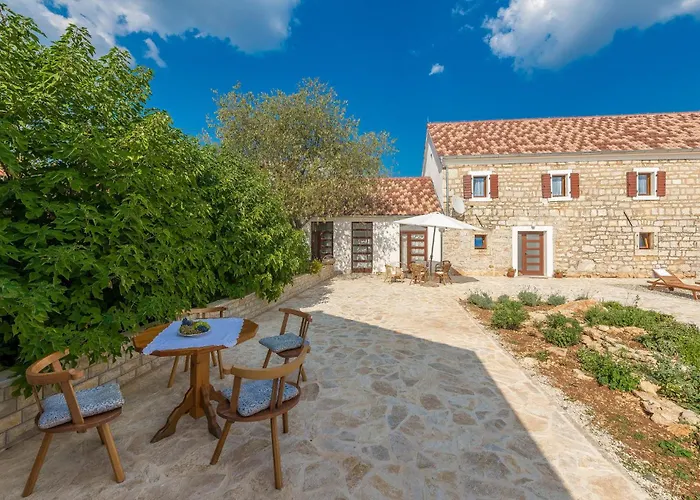 Four-bedroom In Vakantiehuis Citluk